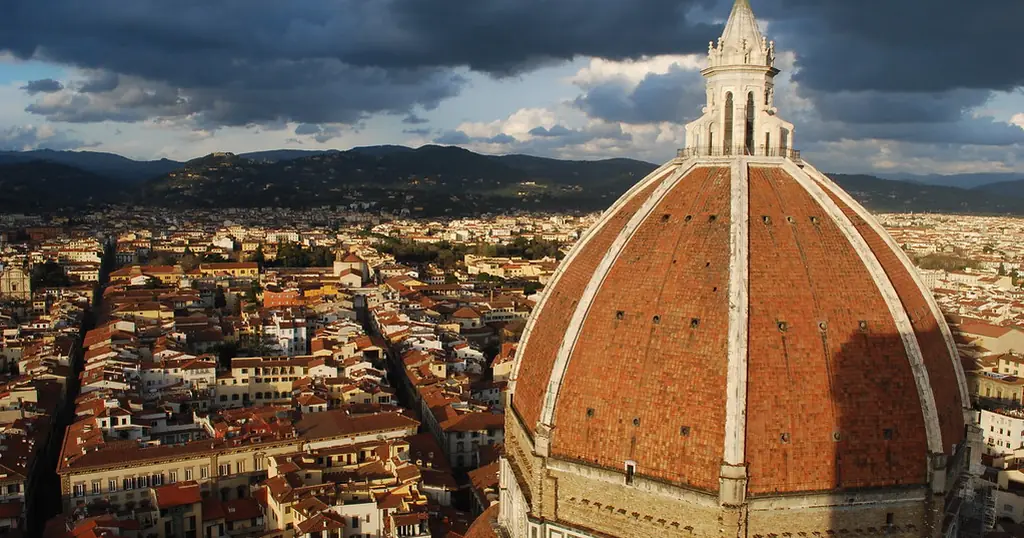 Siti di incontri Firenze: la cupola del Duomo sopra i tetti della città